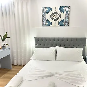 square.hotels-in-tirana.com/