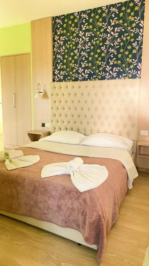 Pilo Lala Hotel Lushnje 4*,